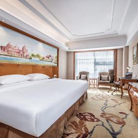Vienna International Hotel Xinyang Yangshan New District, hotel em Xinyang