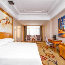 Vienna Hotel Hunan Hengyang Railway Station, хотел в Хънян