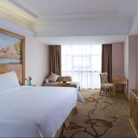 Vienna International Hotel Guangdong Foshan Nanhai Heshun، فندق في Nanhai