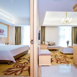 Vienna Hotel Whhan xingye road stone bridge subway station store