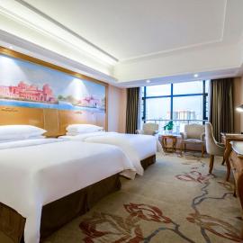 Vienna Hotel Qinzhou North Area Plaza, hotel i Qinzhou