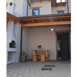pikralida house (πικραλίδα)، فندق في كالافريتا