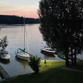 Mieszkanie nad jeziorem z własną linią brzegową、イワヴァのホテル