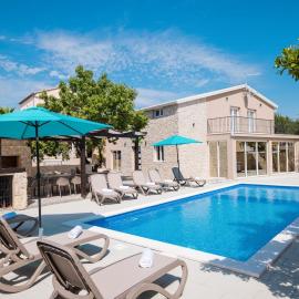 1oak villa