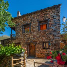 Apartamentos Turisticos La Alqueria De Valverde、バルベルデ・デ・ロス・アロヨスのホテル