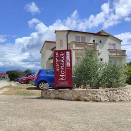 Apartments Monika Nin, hotel a Nin