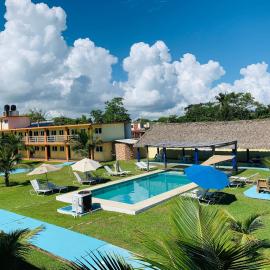 몬테고르도에 위치한 호텔 Hotel La Roca Costa Esmeralda