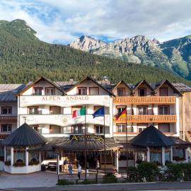 Hotel Alpen, viešbutis mieste Andalo