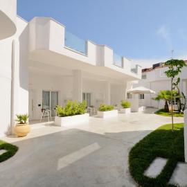 Lefko Suites, hotel in Hanioti