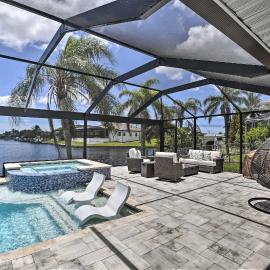 Canal-Front Cape Coral Home: Pool & Patio, hotel sa Cape Coral