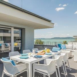 Blue Apartments, hotel in Balatonlelle