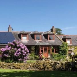 Serene Countryside Home with Manicured Gardens, hotel a Stonehaven