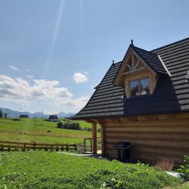 Góralski domek z bali SAŁAS, hotel en Ząb