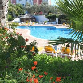 Alto Club Apartments