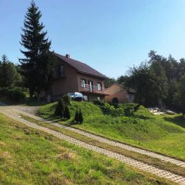Dom na wzgórzu z pięknymi widokami. Miejsce Tropie