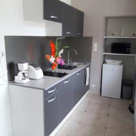 Logis de LANGE studio 2 p, hotel in Saint-Hilaire-la-Palud