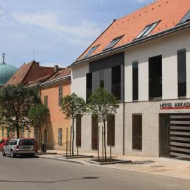 Viesnīca Hotel Arkadia Pēčā