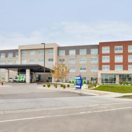 Holiday Inn Express & Suites Madison by IHG – hotel w mieście Madison