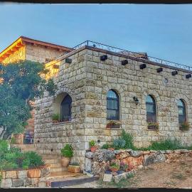 Castello Panorama, hotel i Abirim