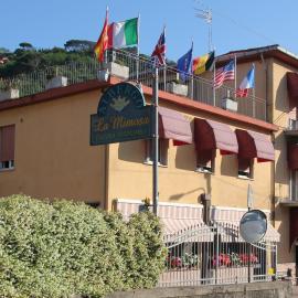Albergo La Mimosa, hotel u gradu Leriči