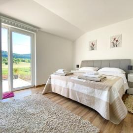 Apartman Fenestra s terasom i pogledom na Gacku, hotel Otocsánban