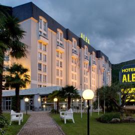 Hôtel Alba, hotelli kohteessa Lourdes
