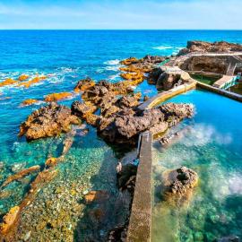 Primera línea en piscinas naturales., hotel a Barlovento
