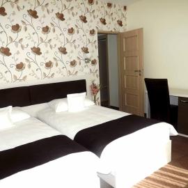 West Plaza Residence, hotel in Boekarest