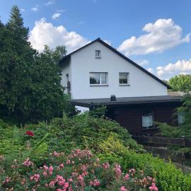 Ferienwohnung am Wald mit Garten & Hot-Tub & Alpakas, hotel Meschedében