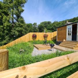 Peak District Shepherds Hut, hotel em Hope