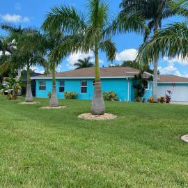 This Homestay Oasis Is The Cape's Best Place To Stay, Hotel in Cape Coral