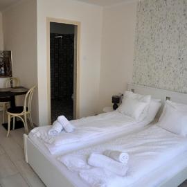 River Apartment, hotel in Makó