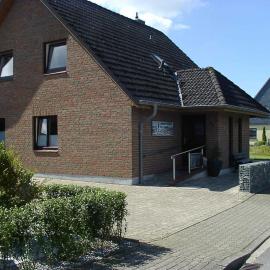 Ferienwohung Hanl - schöne FeWo mit 2 Schlafzimmern mit TV, Garten und großem Badezimmer, hotel in Wanderup