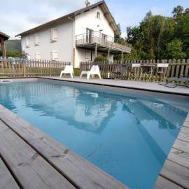 Appartement au calme avec vue et piscine au coeur du pays basque, hotel in Mauléon-Licharre