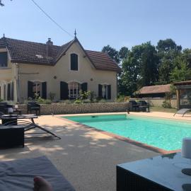 Chambres d´hotes VILLA CAPSYLVAINE, Hotel in Captieux
