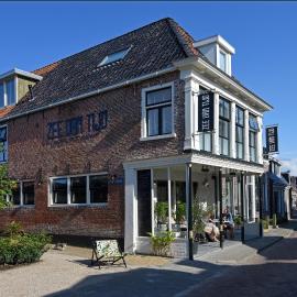 Fietshotel Zee van Tijd Holwerd, готель у місті Голверд