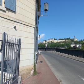 Agréable maison de ville au coeur de Chinon, hotel in Chinon