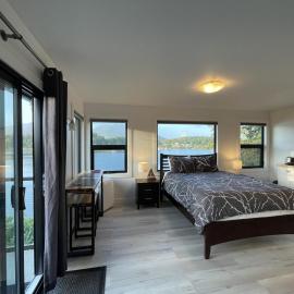 Oceanfront Room With Hot Tub & Firepit, hotel en Ucluelet