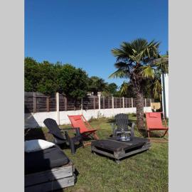 Paisible maison entre plages, lacs et bassin, hotel in Le Porge
