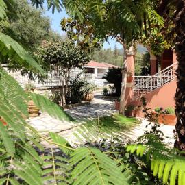 Elena's Apartments Corfu, hotel v destinaci Ipsos