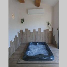 Un petit coin de Bali avec SPA et piscine privés: Carpentras şehrinde bir otel