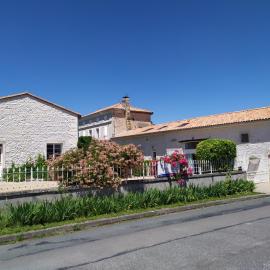 Les Gîtes du Vigneron et Cd'h, hotel a Saint-Seurin-de-Palenne