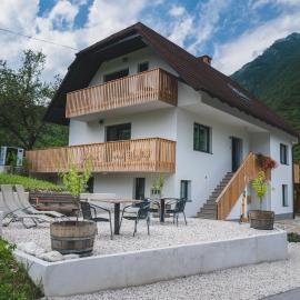 Hiša Lojz, hotel a Žaga