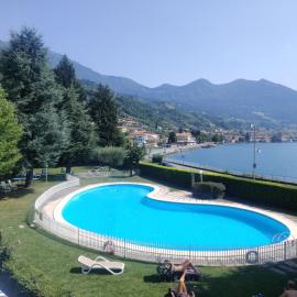 Appartamento Nelly - per 4 persone - Caray Park - Sale Marasino - Lago d'Iseo、マローネのホテル