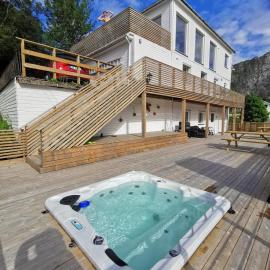 Waterfront Senja, Hotel in Torsken
