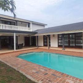 NoniSands Guesthouse, hotel a Uvongo Beach