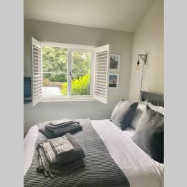 Self contained annexe in the heart of Wedmore – hotel w mieście Wedmore