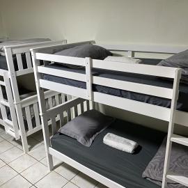Single Size BOTTOM Bunk Bed - Mixed Shared ROOM, отель в Майами
