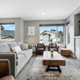 Spacious Modern Ski-in Ski-out with Hot Tub Townhouse