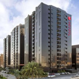 Ramada Hotel & Suites by Wyndham Ajman, hotel di Ajman
